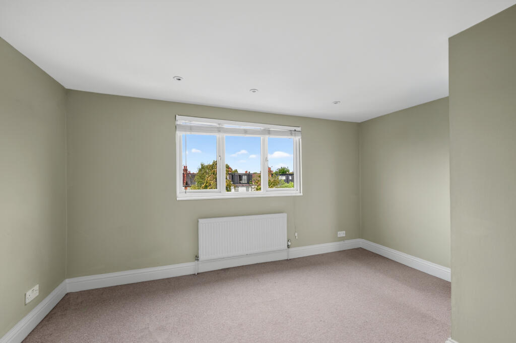 House in London, The Apostles, Raynes Park - More