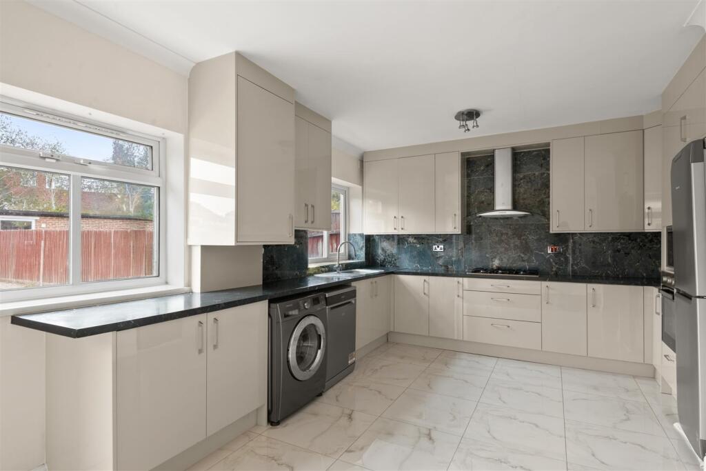 House in Southall - View 4