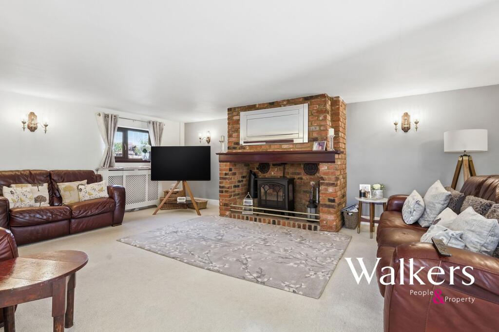 House in Brentwood, Elkin's Green, Blackmore, Hook End and Wyatts Green - View 4