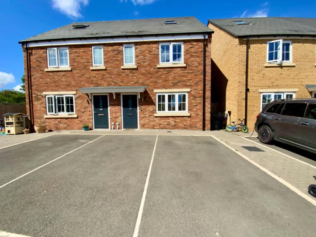 Main image of property: 18 Willow Brook, Daventry,  NN11 4FU