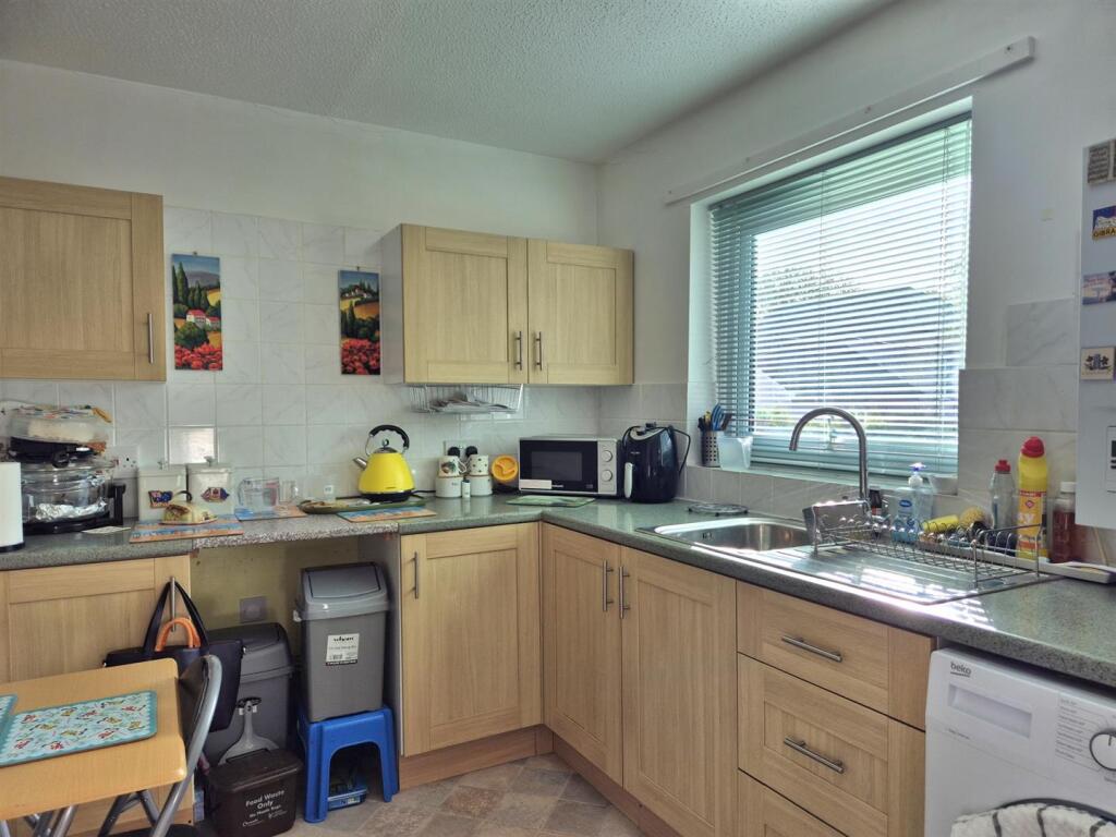 Heathfield Way, Nailsea photo 3