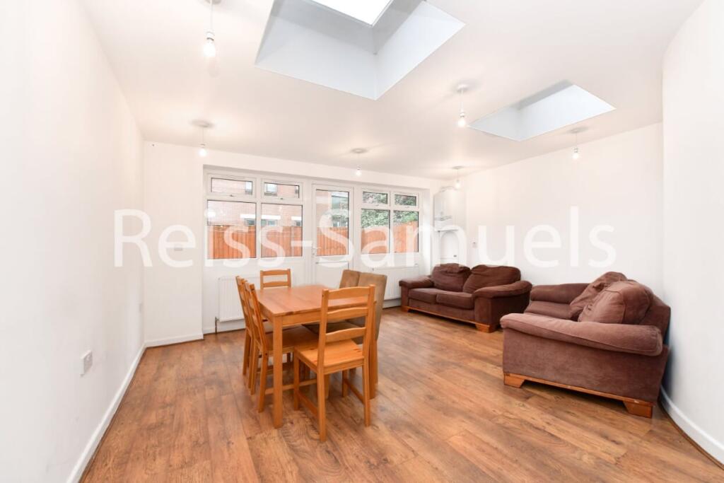 5 bedroom town house for rent