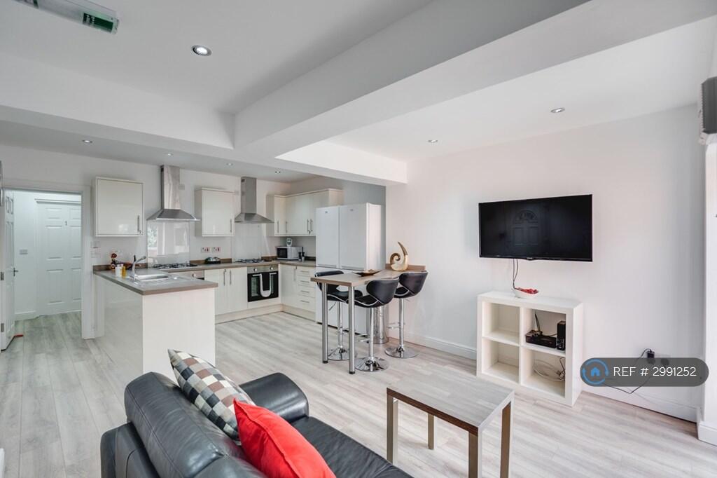 House in Sandwell, West Midlands - View 2