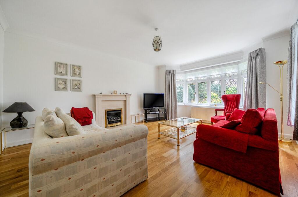 House in Highcliffe-on-Sea, Friars Cliff - View 4