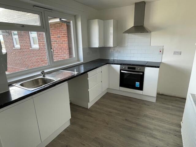 Ravine Grove, London, SE18 photo 4
