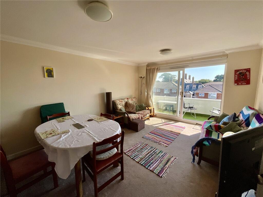 Apartment in Highcliffe-on-Sea, Highcliffe and Walkford - View 3