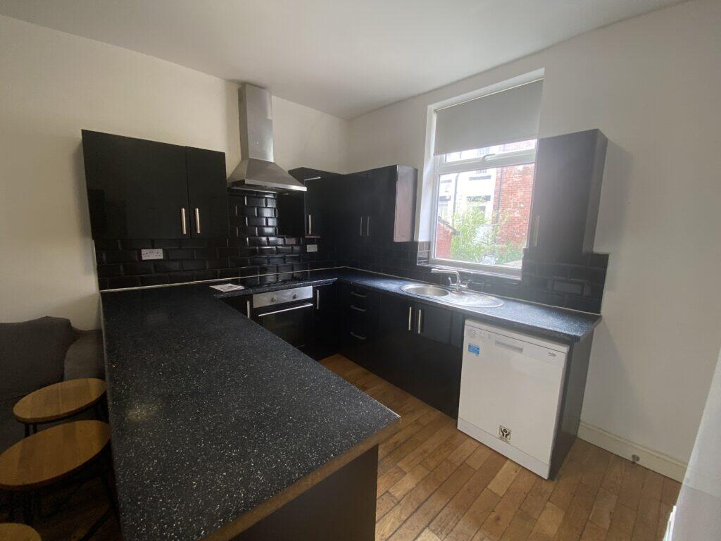 6 bedroom terraced house for rent