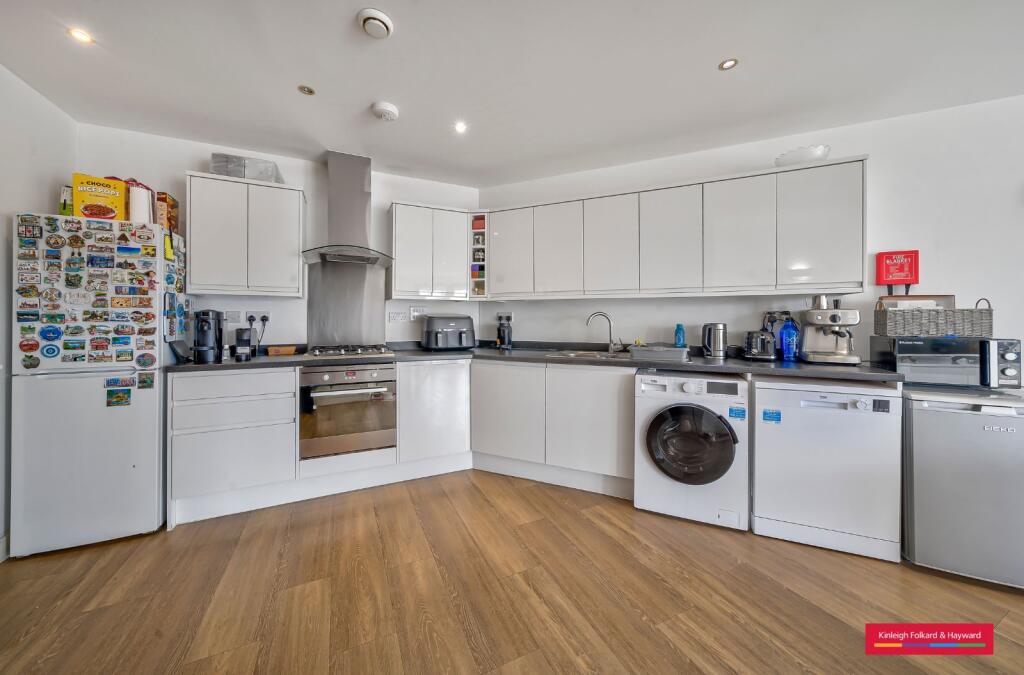Main image of property: Green Lanes, Palmers Green, London, N13