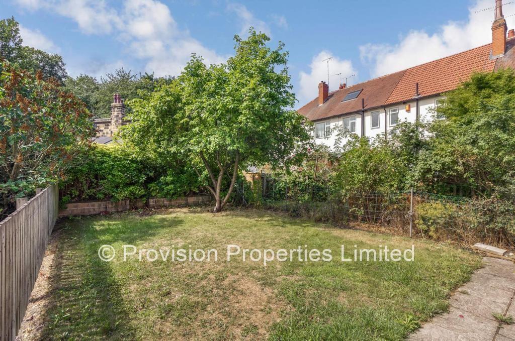 6 bedroom semi-detached house for rent