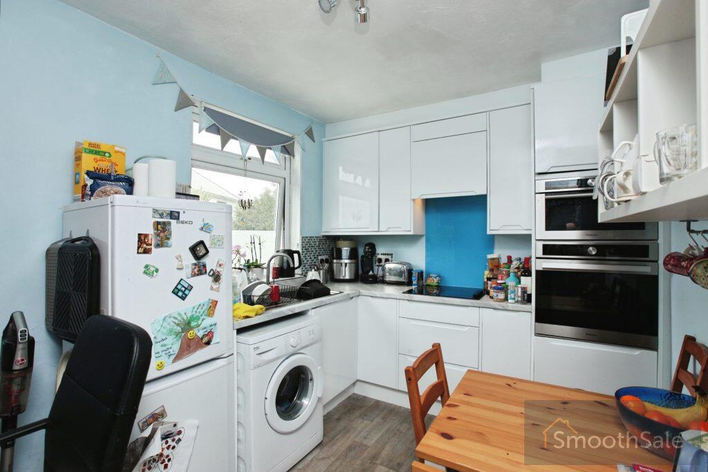 Apartment in Torquay - More