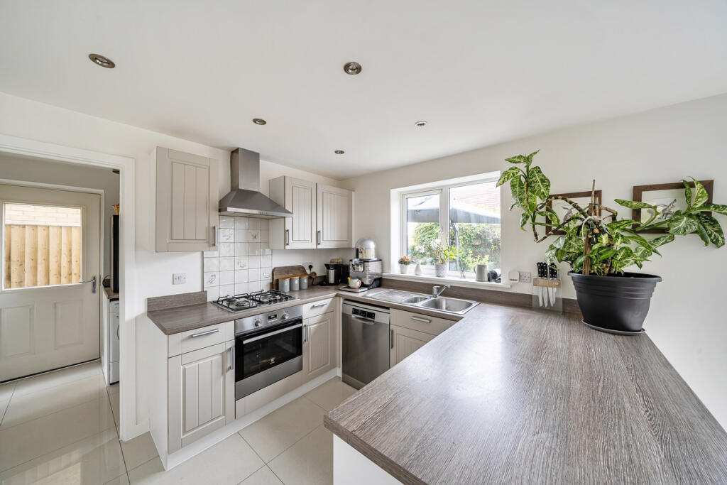 4-bed detached on Blackberry Road, Frome, BA11, £400,000