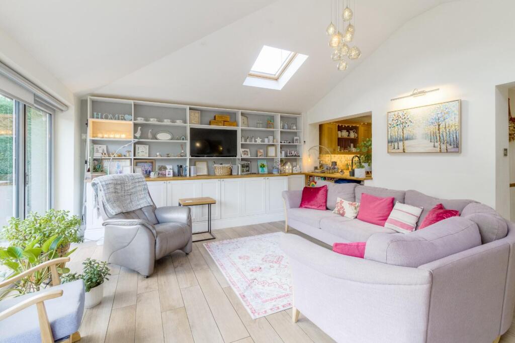 House in Wootton, Wootton Village - More
