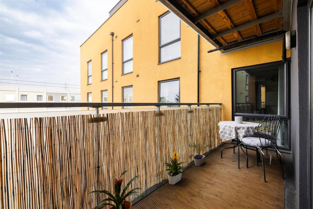 Chigwell Road, South Woodford - View 5