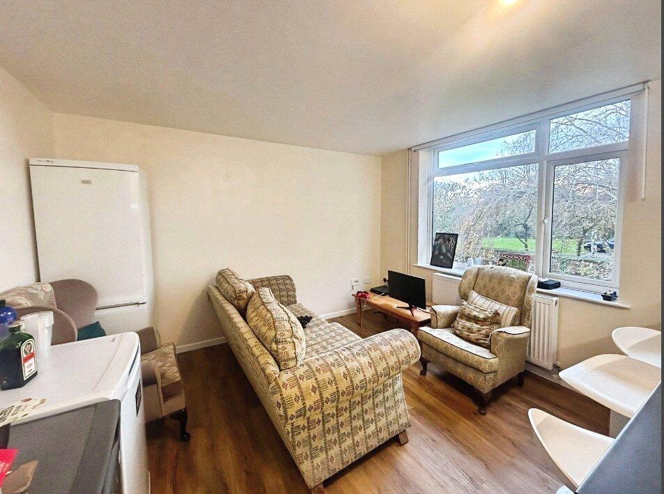Apartment in Southampton - More