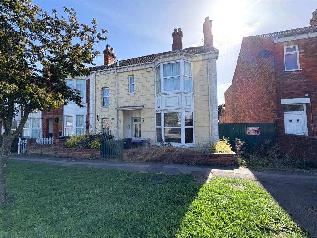 3-bed terraced on High Holme Road, Louth, £250,000