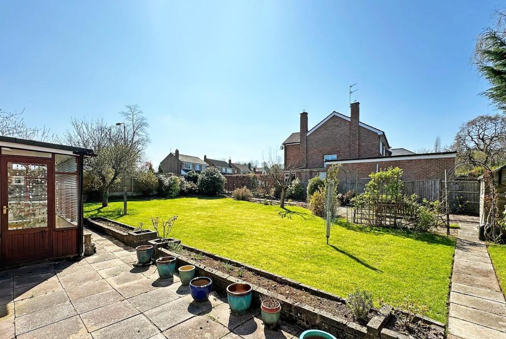 Woburn Drive, Hale photo 4