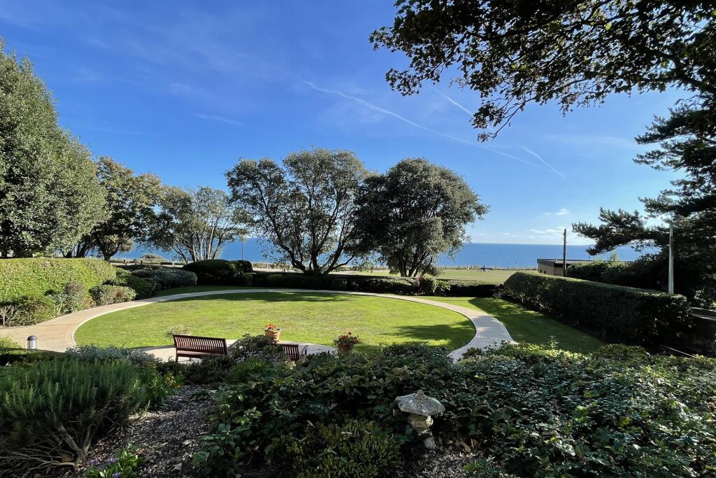 Apartment in Bournemouth, West Cliff - More