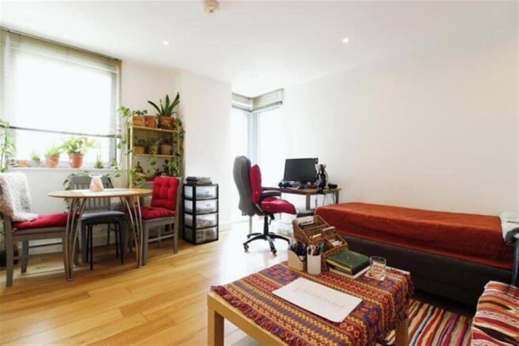 Apartment in Cardiff, Castle - View 3