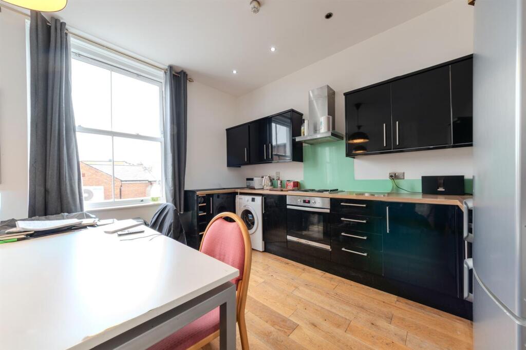 Apartment in Warwick, Sydenham, Royal Leamington Spa - View 5