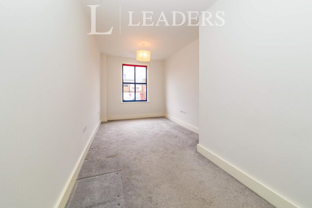 Apartment in Crawley, West Green - More