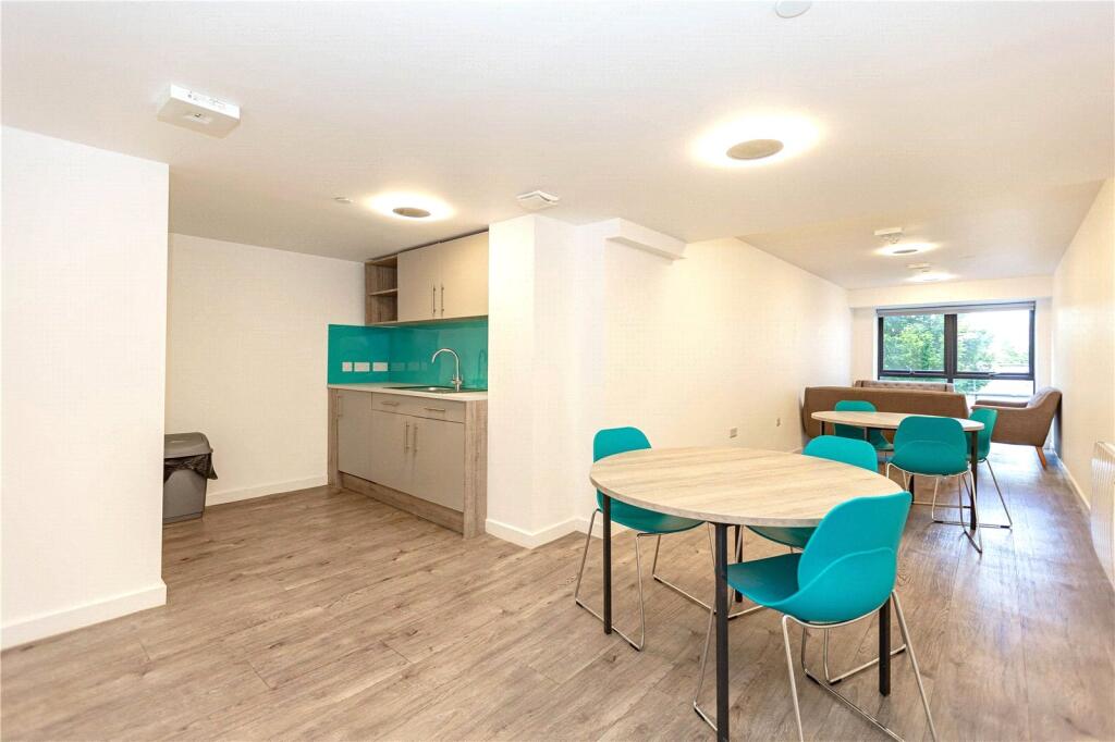 Apartment in Bristol - View 3