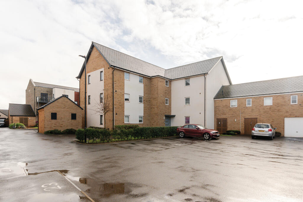 Clark Drive, Yate, Bristol photo 4
