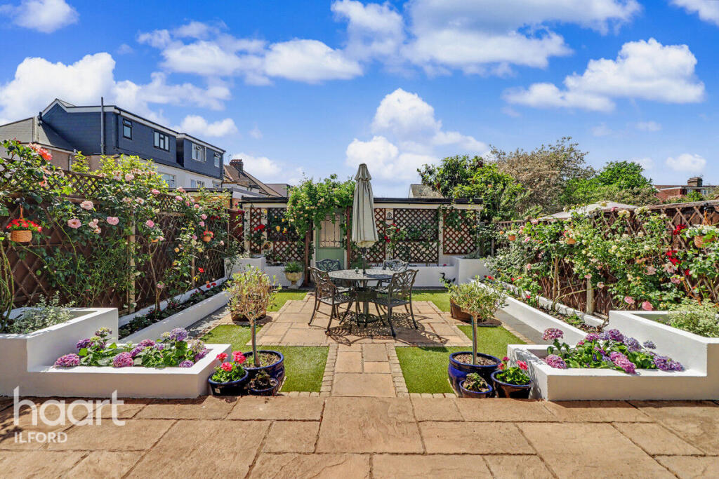 House in London - View 2