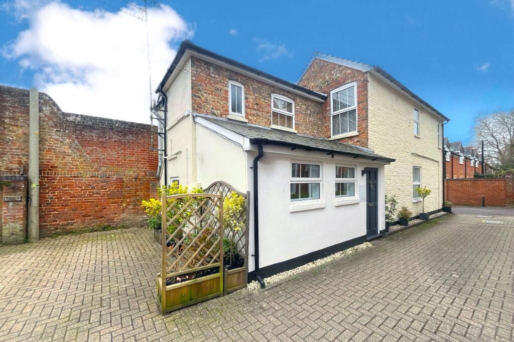 Main image of property: Long Garden Walk, Farnham, Surrey, GU9