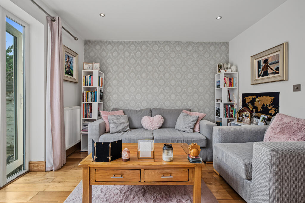 Apartment in Ilford - View 5