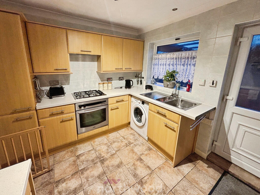 Abbey Way, Dunscroft, Doncaster, DN7 photo 4