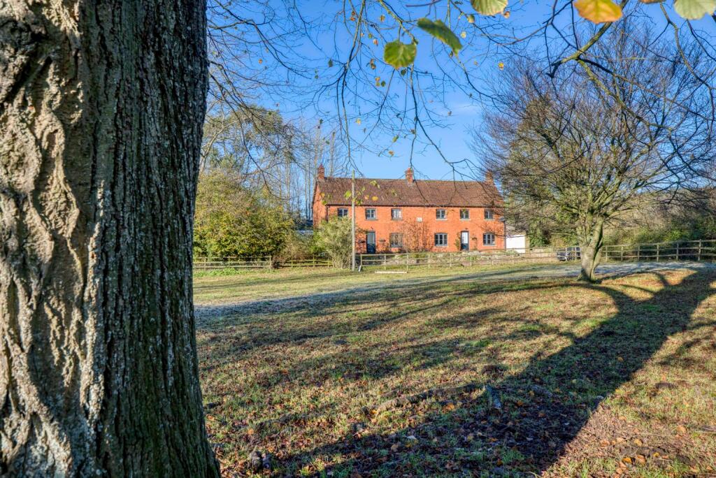 Main image of property: Dinder - 2 adjacent cottages