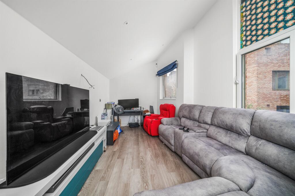 Edgewood Mews, London photo 3