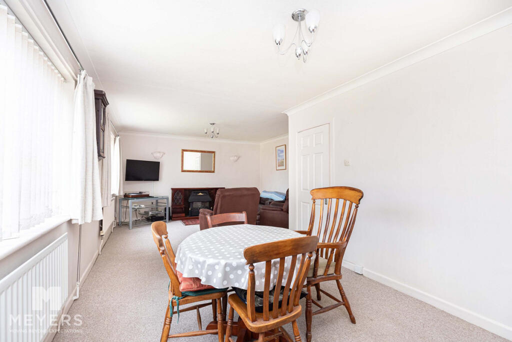 Belle Vue Crescent, Bournemouth, BH6 3 photo 4