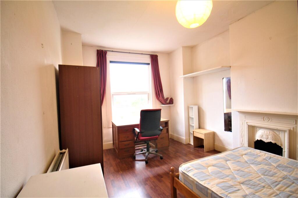 6 bedroom house for rent