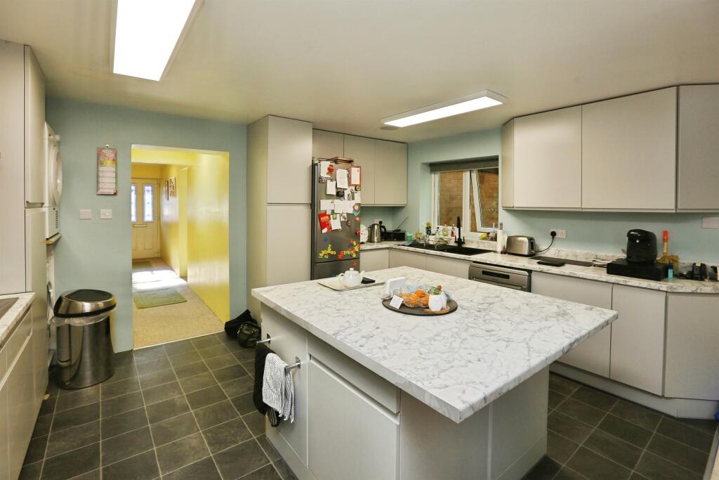 Clover Way, Hedge End, Southampton photo 2