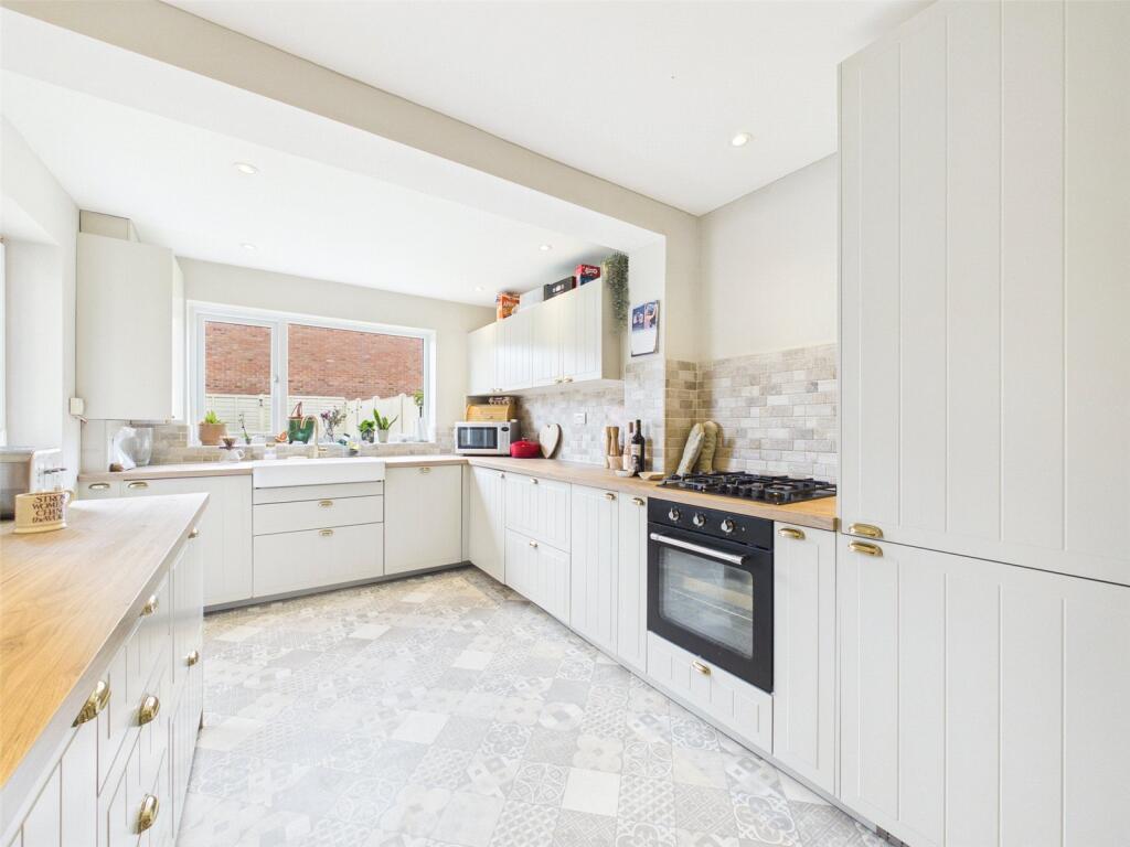 Berry Lawn, Abbeydale, Gloucester, Gloucestershire, GL4 photo 4