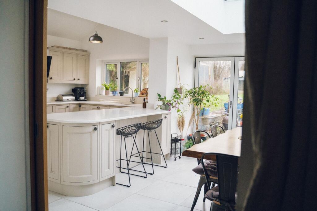 Main image of property: Bryn y Waen, Felinheli