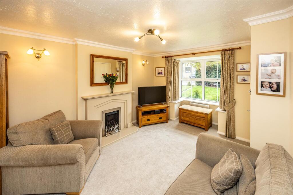 Hawthorne Way, Shelley, Huddersfield photo 4