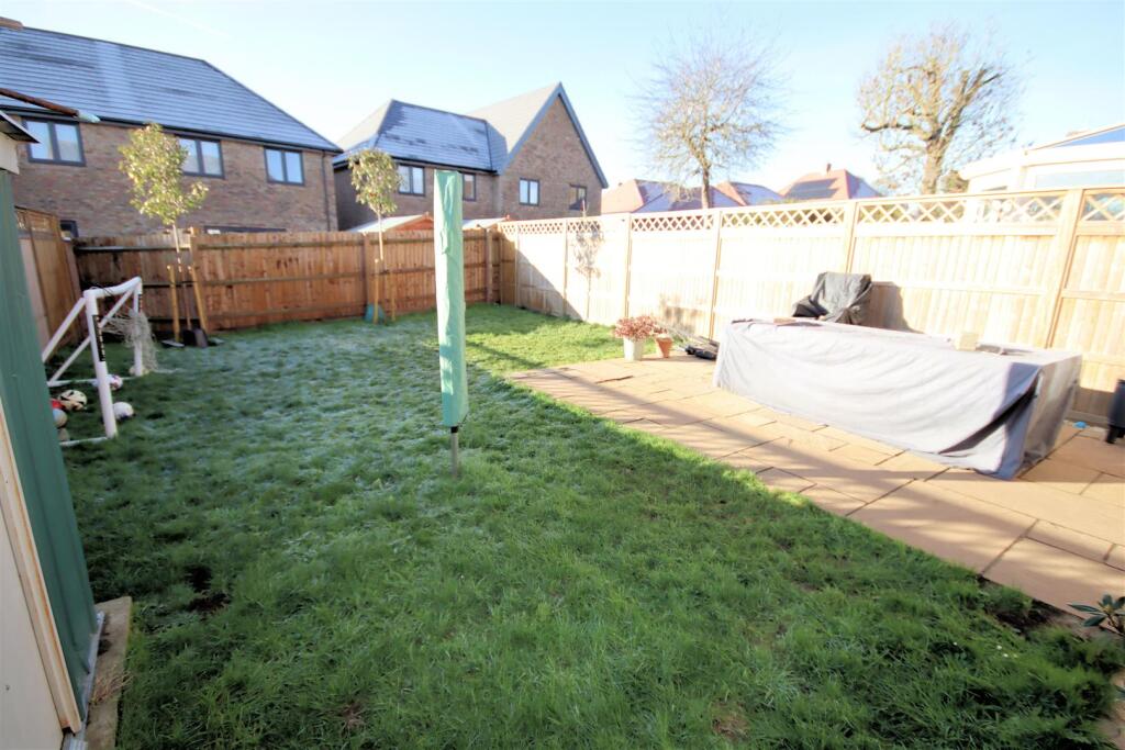 Russell Road, Toddington, Dunstable photo 4