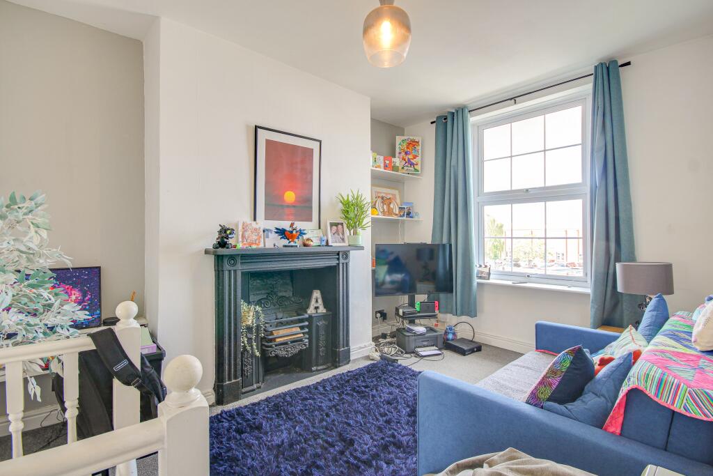 Apartment in Gloucester - View 4