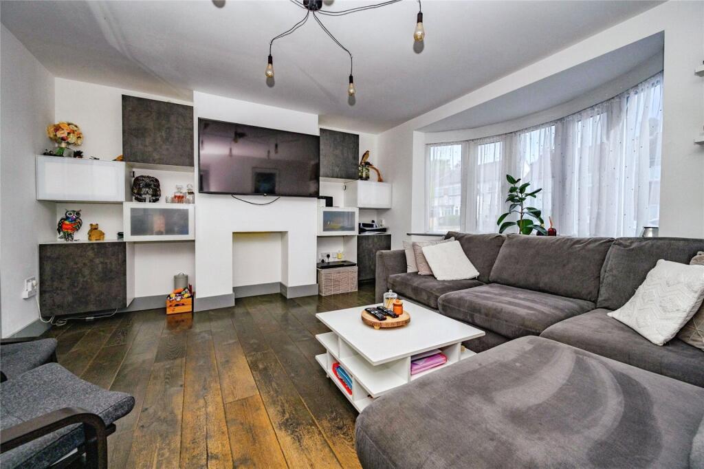 House in Dunstable, Central Bedfordshire - View 3
