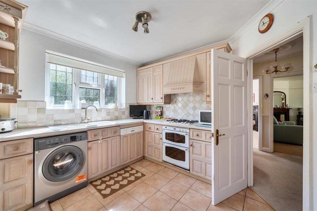House in Croydon - View 4