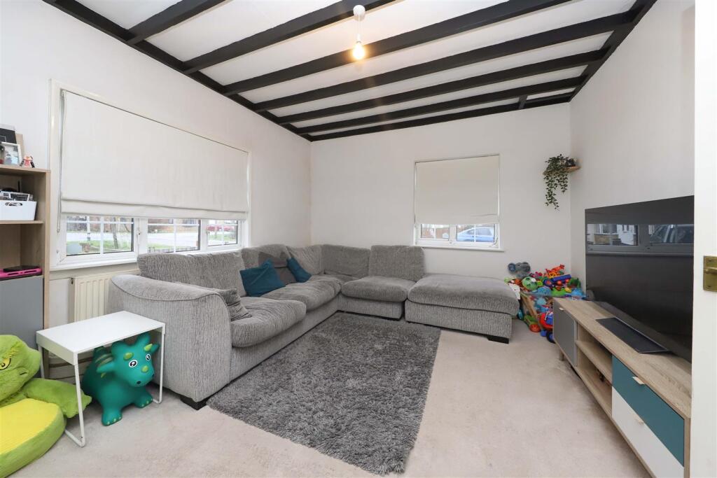 Poplar Road, Denham, Uxbridge photo 2