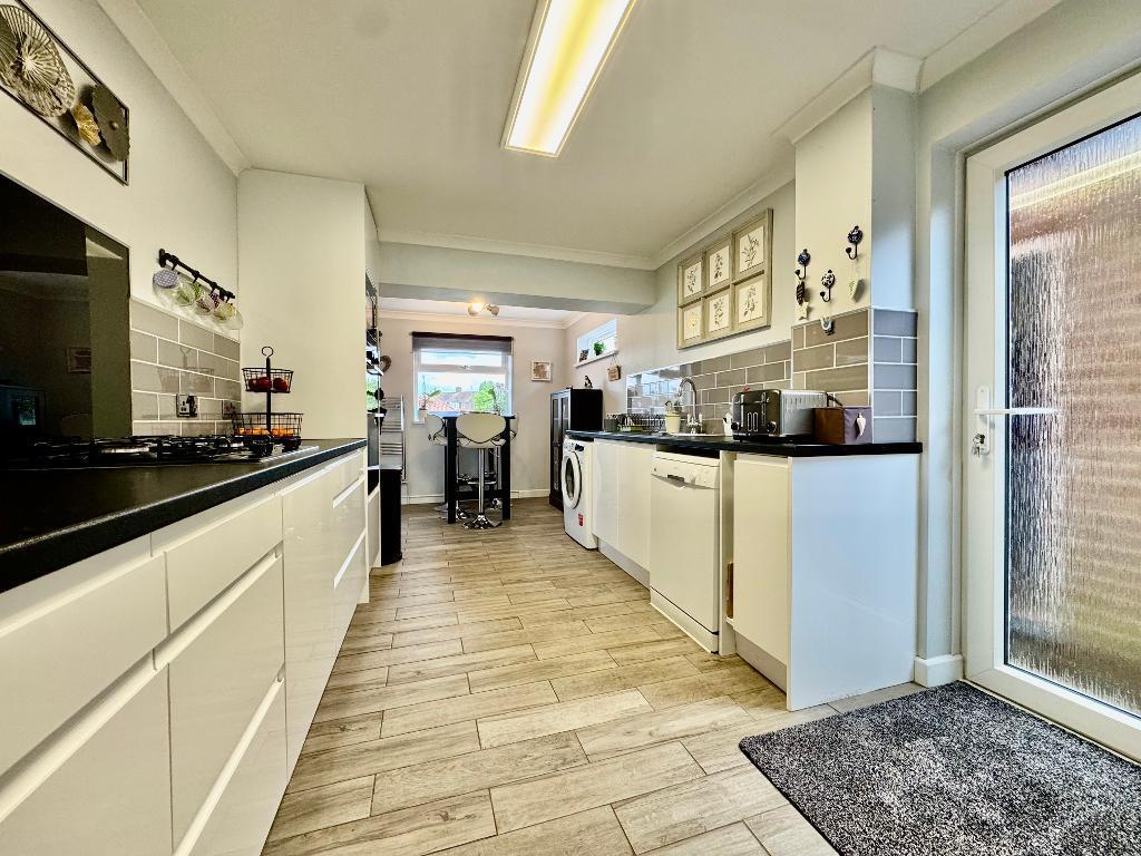 Hazelwood Close, Putteridge, Luton, Bedfordshire, LU2 8AR photo 4