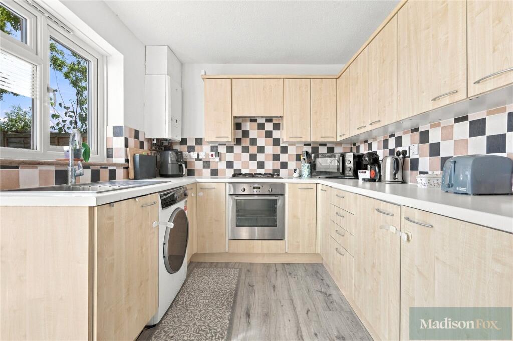Scoter Close, Woodford Green, IG8 photo 3