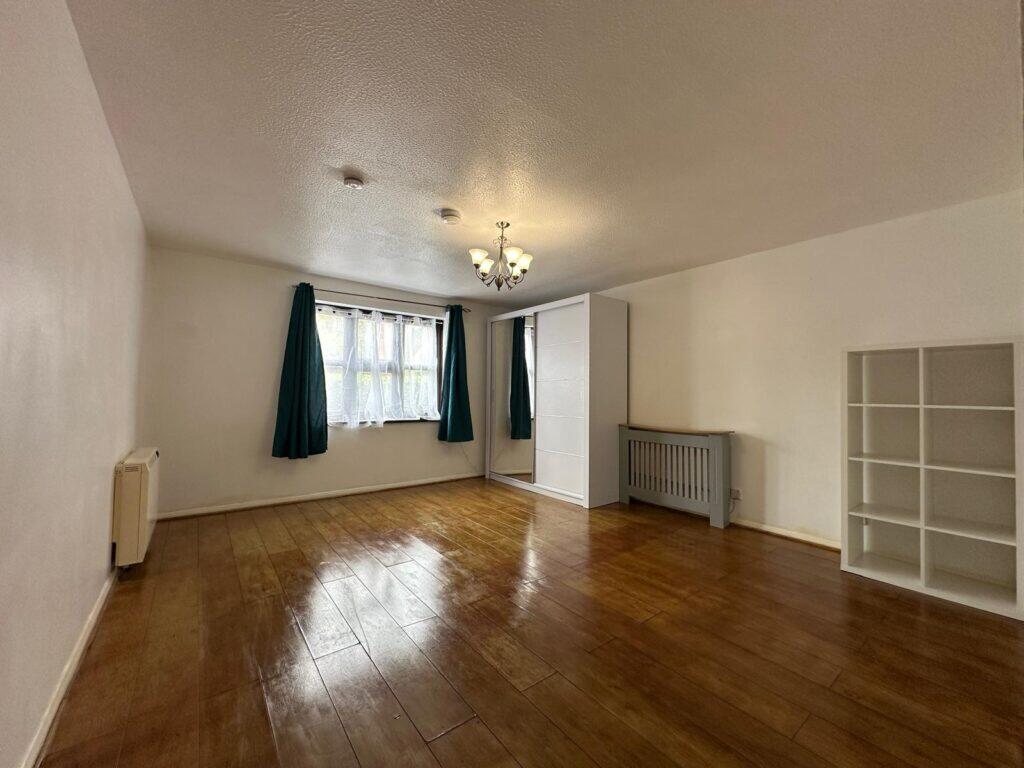 Main image of property: 2 Bedroom Flat – Portland Road, Seven Sisters N15