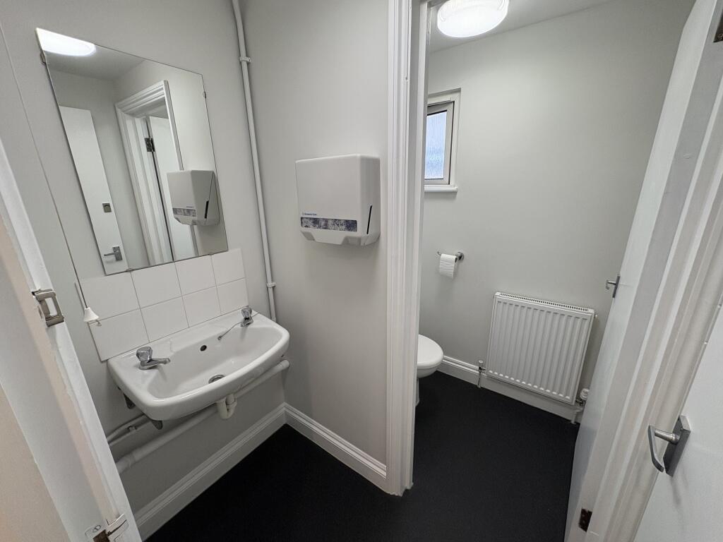 Suite 8, facilities