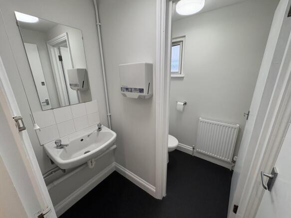Suite 8, facilities