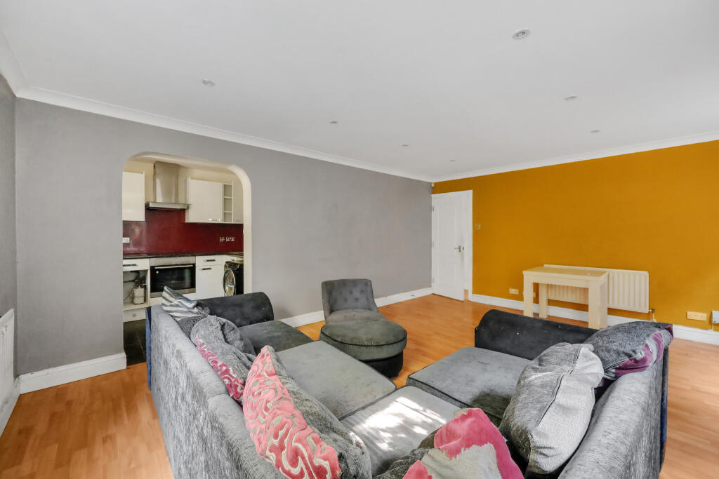 Apartment in Sutton - View 5