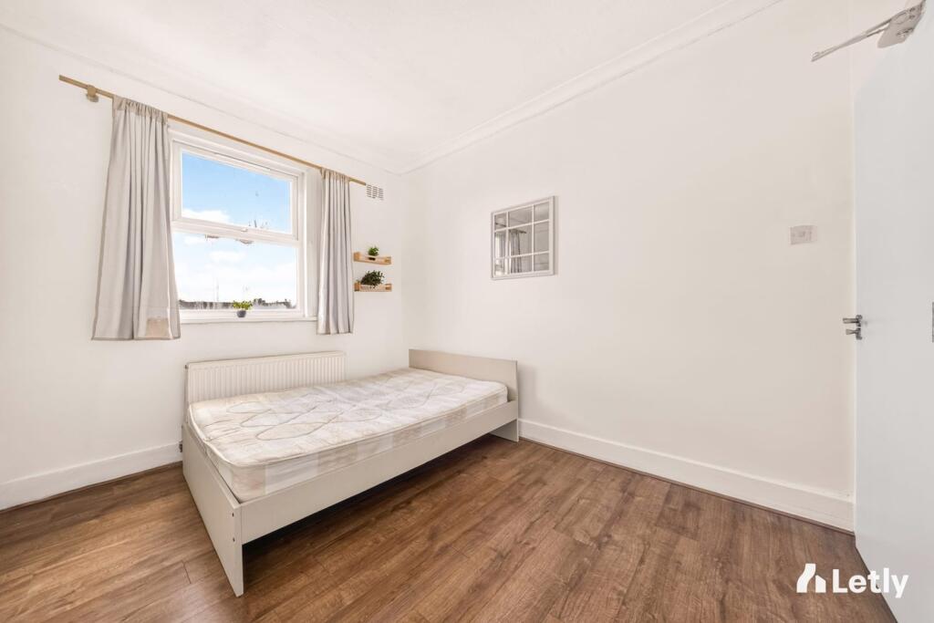House in London, Upton Park - View 2